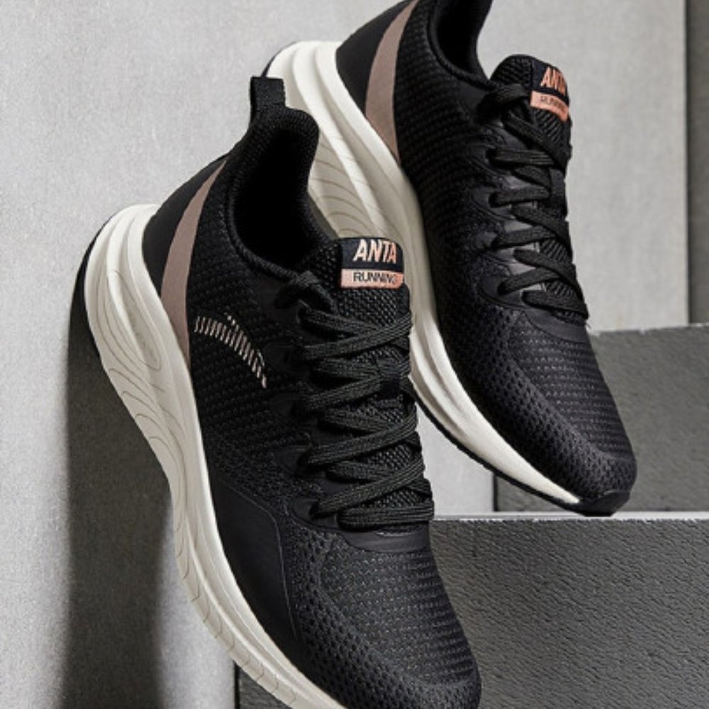 Casual sports shoes